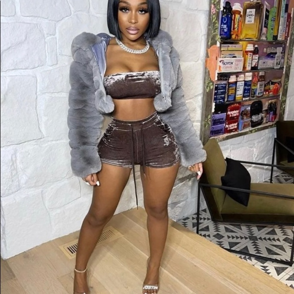 New in package Shane Justin grey suede short set